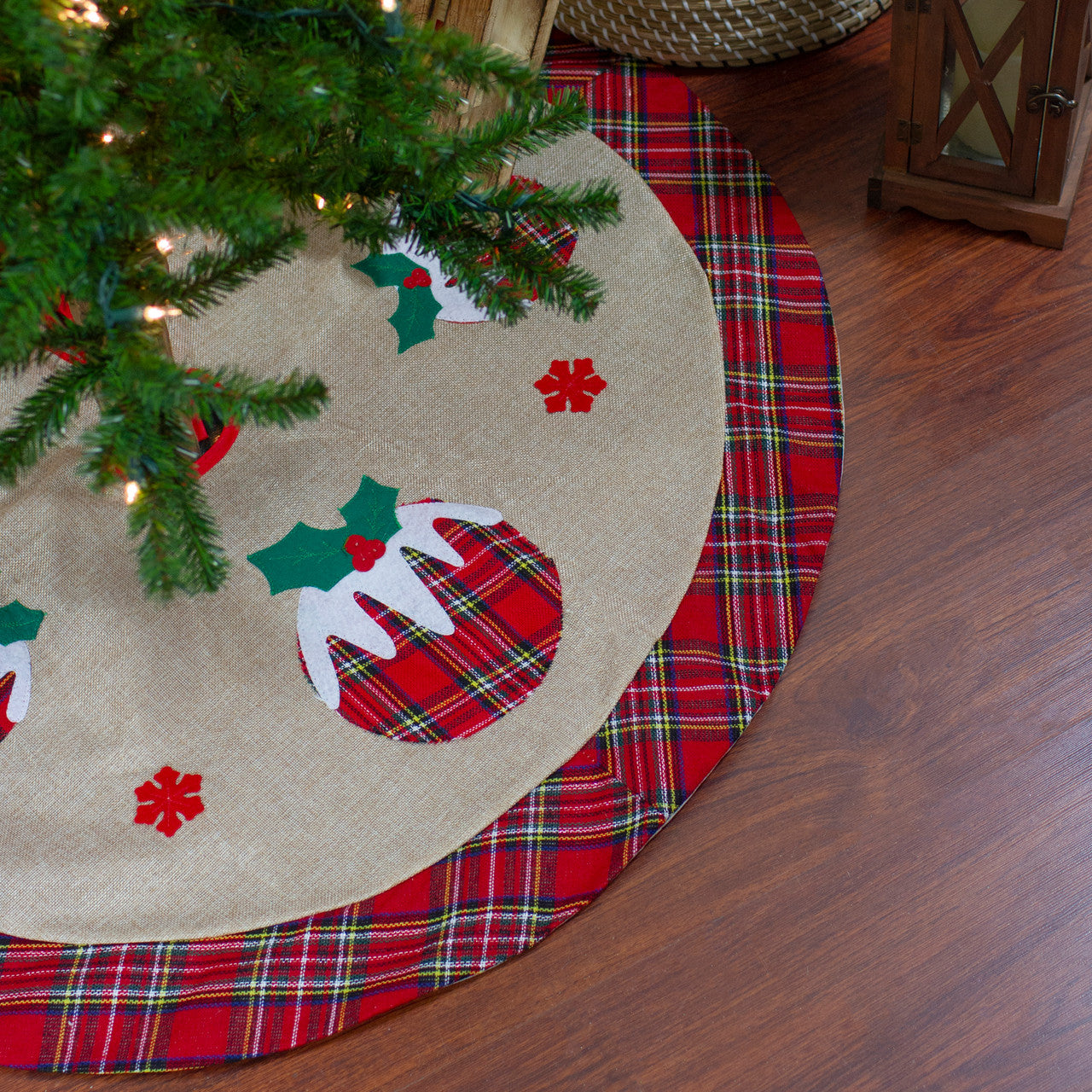 36" Burlap Plaid Tree Skirt with Christmas Puddings