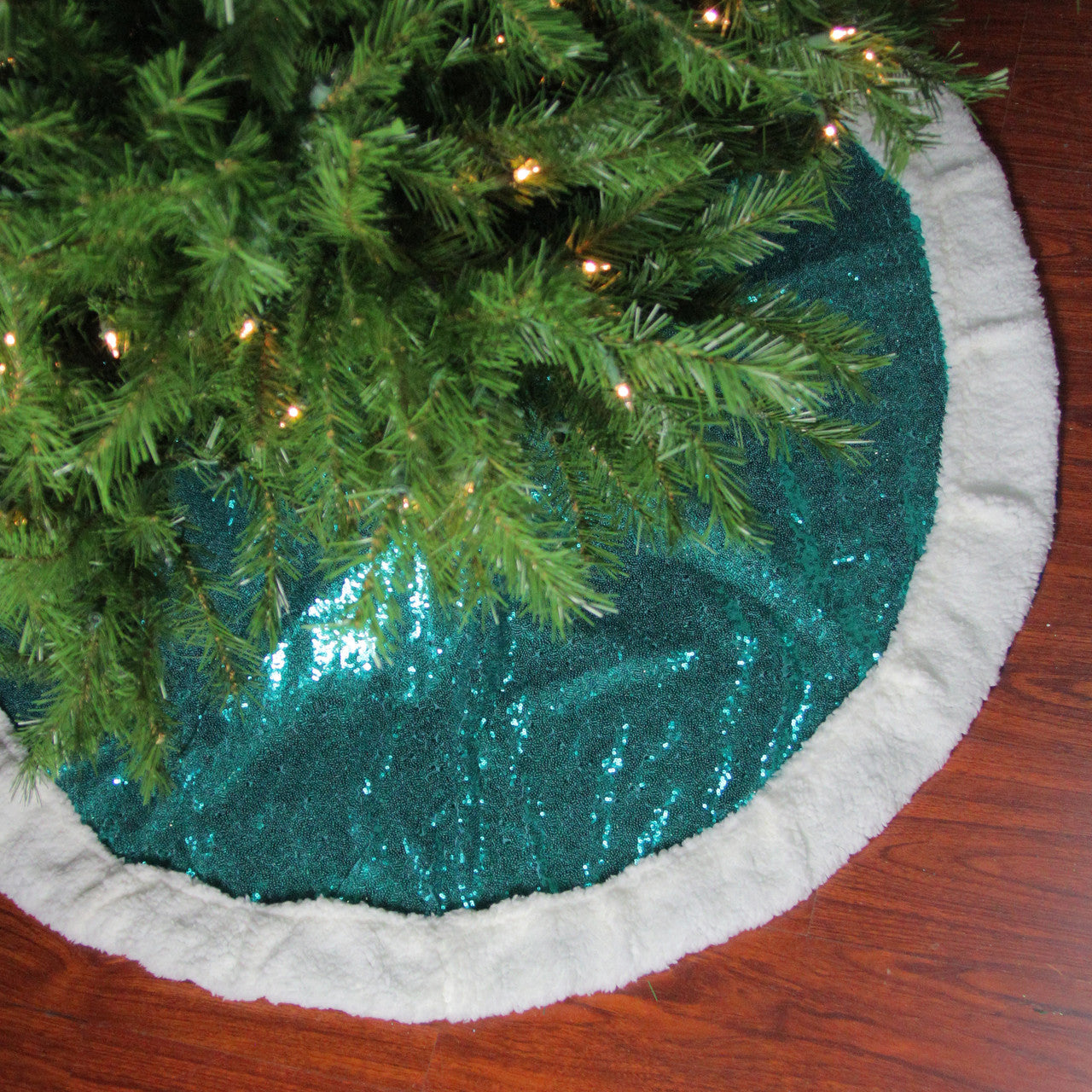 47" Green and White Paillette Sequins Christmas Tree Skirt